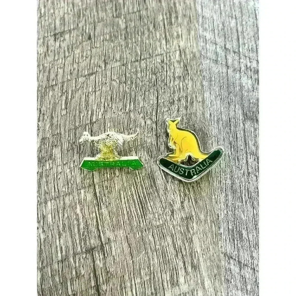 Lot Of 2 Australia Kangaroo Boomerang Vintage Souvenir Lapel Pin Gold Tone/Green - Picture 2 of 5